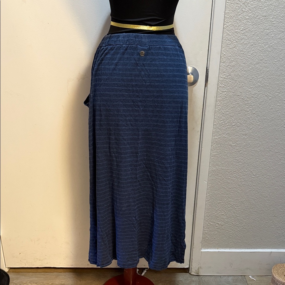 Prana Deep Blue Short Sleeve, long sleeve Tee & skirt bundle - Picture 9 of 12